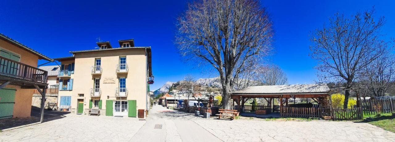 L'Auberge Saint-Vincent-les-Forts Екстериор снимка