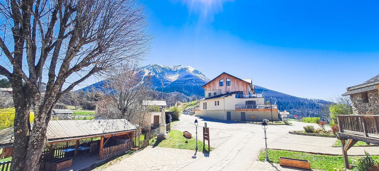 L'Auberge Saint-Vincent-les-Forts Екстериор снимка